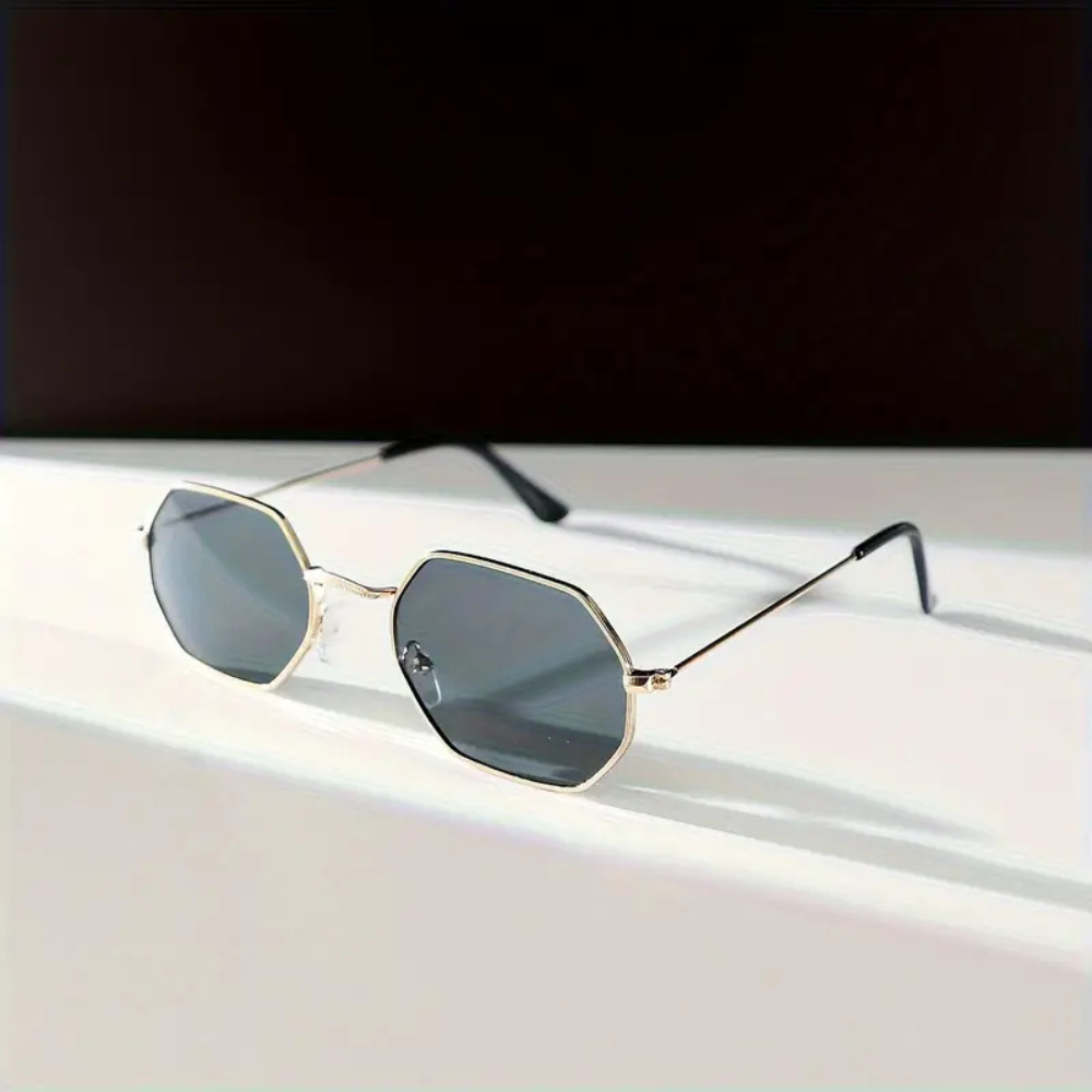 Women’s Vintage Polygon Metal Sunglasses – Photochromic Square Design